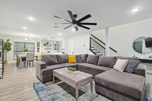 TV, fireplace, offices - Gorgeous 4BD 2,5Bath Home 15min to DFW Int Airport (Flower Mound)