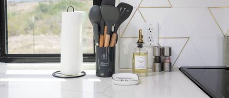 Economy Apartment, Kitchen, Mountain View | Private kitchen