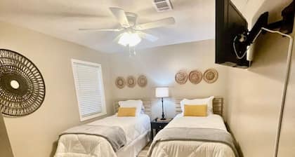 Stylish Townhouse 5 min to downtown Hammond