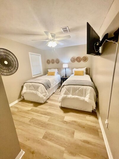 Stylish Townhouse 5 min to downtown Hammond