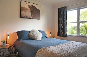 3 bedrooms, iron/ironing board, WiFi, bed sheets