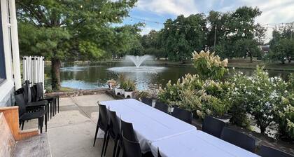 Upscale Cozy 2-bedroom apartment with AC, WiFi