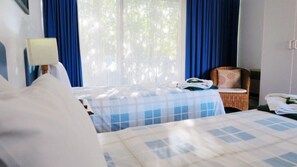 Desk, laptop workspace, blackout curtains, iron/ironing board - Junction Motel New Norfolk (New Norfolk)