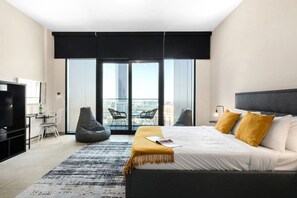 Desk, iron/ironing board, WiFi, bed sheets