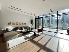 TV - Modern Studio | Downtown DT1, Walk to Dubai Mall, Burj View & Metro (Downtown)