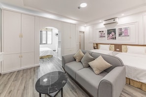 Family Suite | Living area | TV, printers - Everest Hotel (Hanoi)