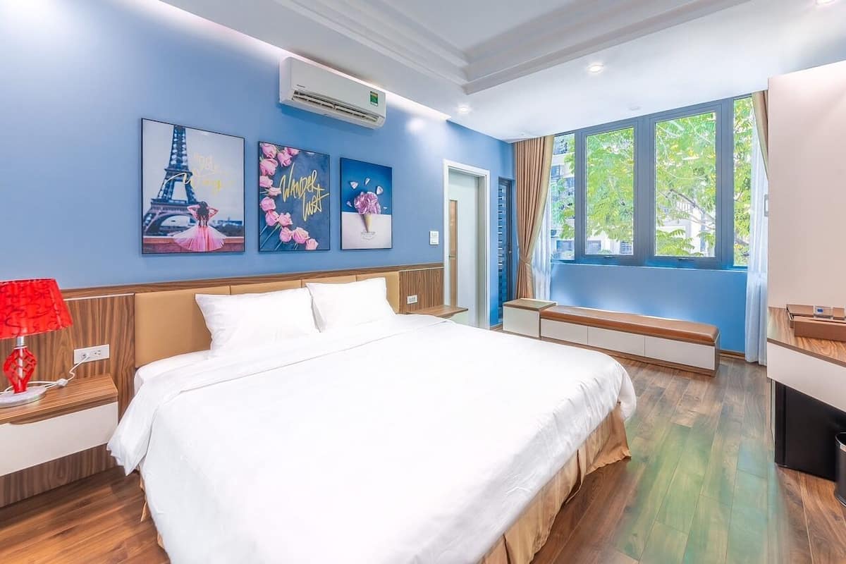 1 bedroom, free minibar items, in-room safe, laptop workspace