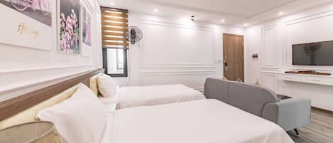 Family Suite | Living area | TV, printers