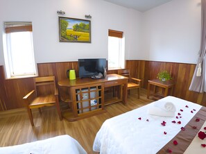 Quadruple Room | Premium bedding, desk, laptop workspace, free WiFi - Trung Thanh Hotel (Phu Quoc)