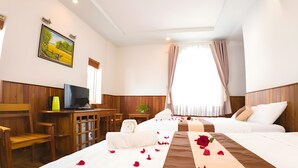 Kamar Quadruple | Seprai premium, meja kerja, ruang kerja ramah laptop, dan Wi-Fi gratis