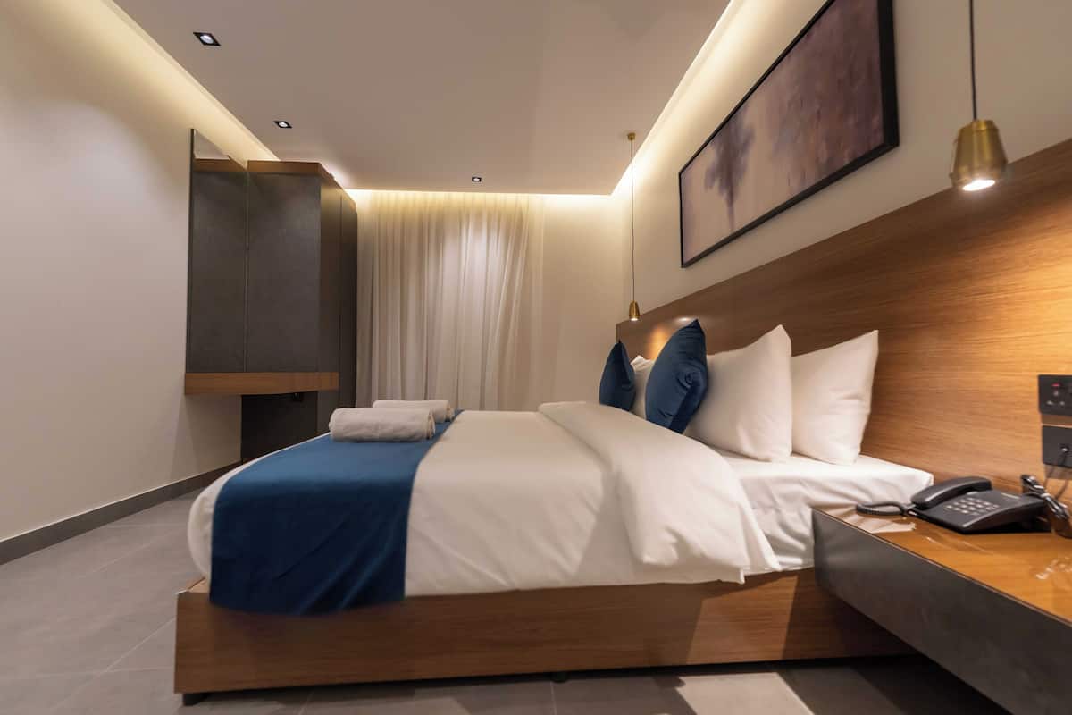 Junior Suite | 2 bedrooms, soundproofing, iron/ironing board, free WiFi