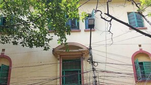 A building with a sign for the Young Women's Christian Association, a gated entrance, and a balcony. - YWCA GALLWAY GUEST HOUSE (Kolkata)