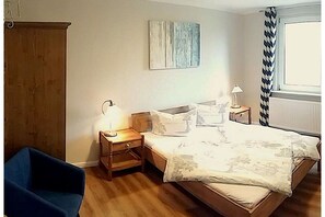 3 slaapkamers, reisbedje