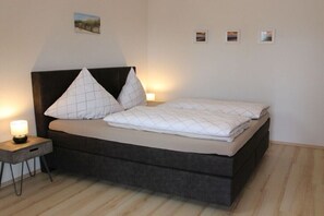 1 Schlafzimmer, Bügeleisen/Bügelbrett