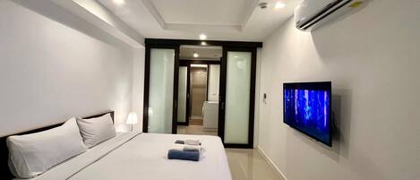 1 bedroom, desk, iron/ironing board, WiFi