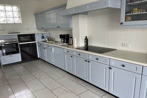 Fridge, microwave