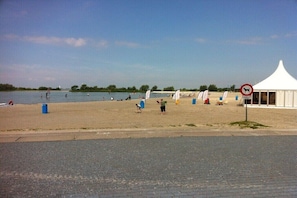 Una playa cerca