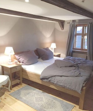 4 Schlafzimmer, Bügeleisen/Bügelbrett