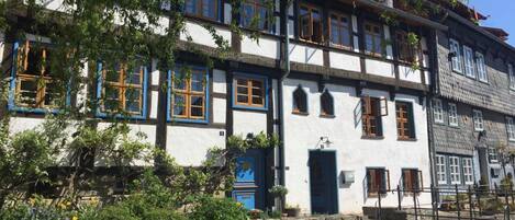 المنشأة من الخارج