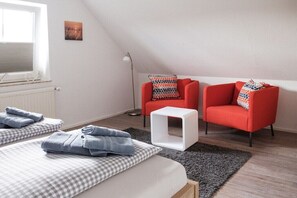 3 Schlafzimmer, Reisekinderbett