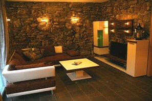 Fernseher, Kamin