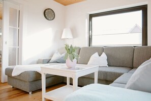 Fernseher, Kamin, Stereoanlage