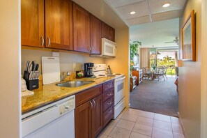 Fridge, oven, stovetop, dishwasher