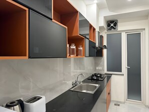 Private kitchenette - Peak Tower (Lahore)