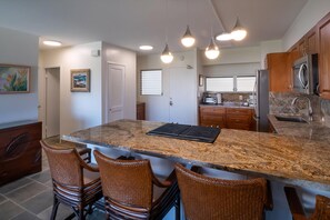 Fridge, oven, stovetop, dishwasher