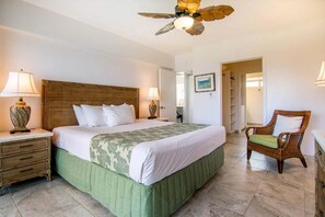2 bedrooms, in-room safe, iron/ironing board, WiFi - Waikiki Shore 902 Ocean View 2 Bedroom (Honolulu)
