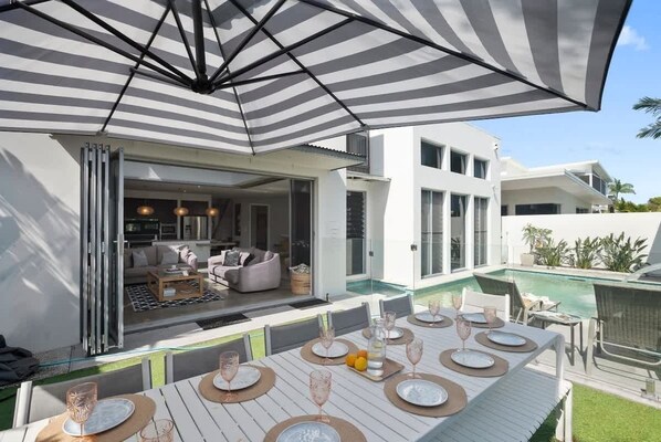 Outdoor dining