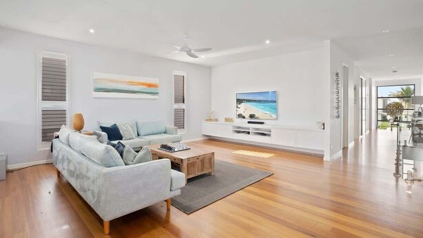 Smart TV, fireplace, offices - Frangipani Beach House (Kingscliff)