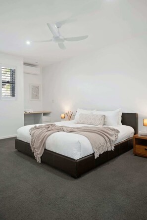 5 bedrooms, travel cot, free WiFi