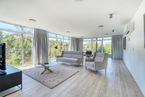 The Peninsula Grande