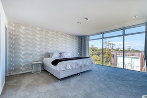 4 bedrooms, free WiFi, bed sheets