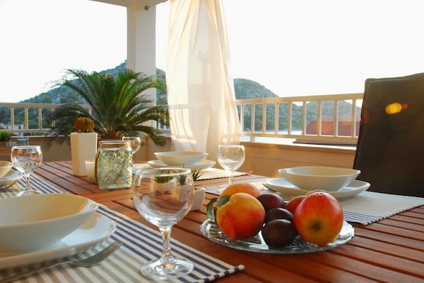 Outdoor dining