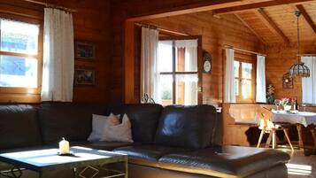 Smart TV, fireplace, table tennis