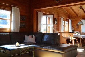 Smart TV, fireplace, ping pong - Apartment near West Hamburg (Neubeuern)