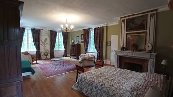 3 slaapkamers, een strijkplank/strijkijzer, wifi, beddengoed