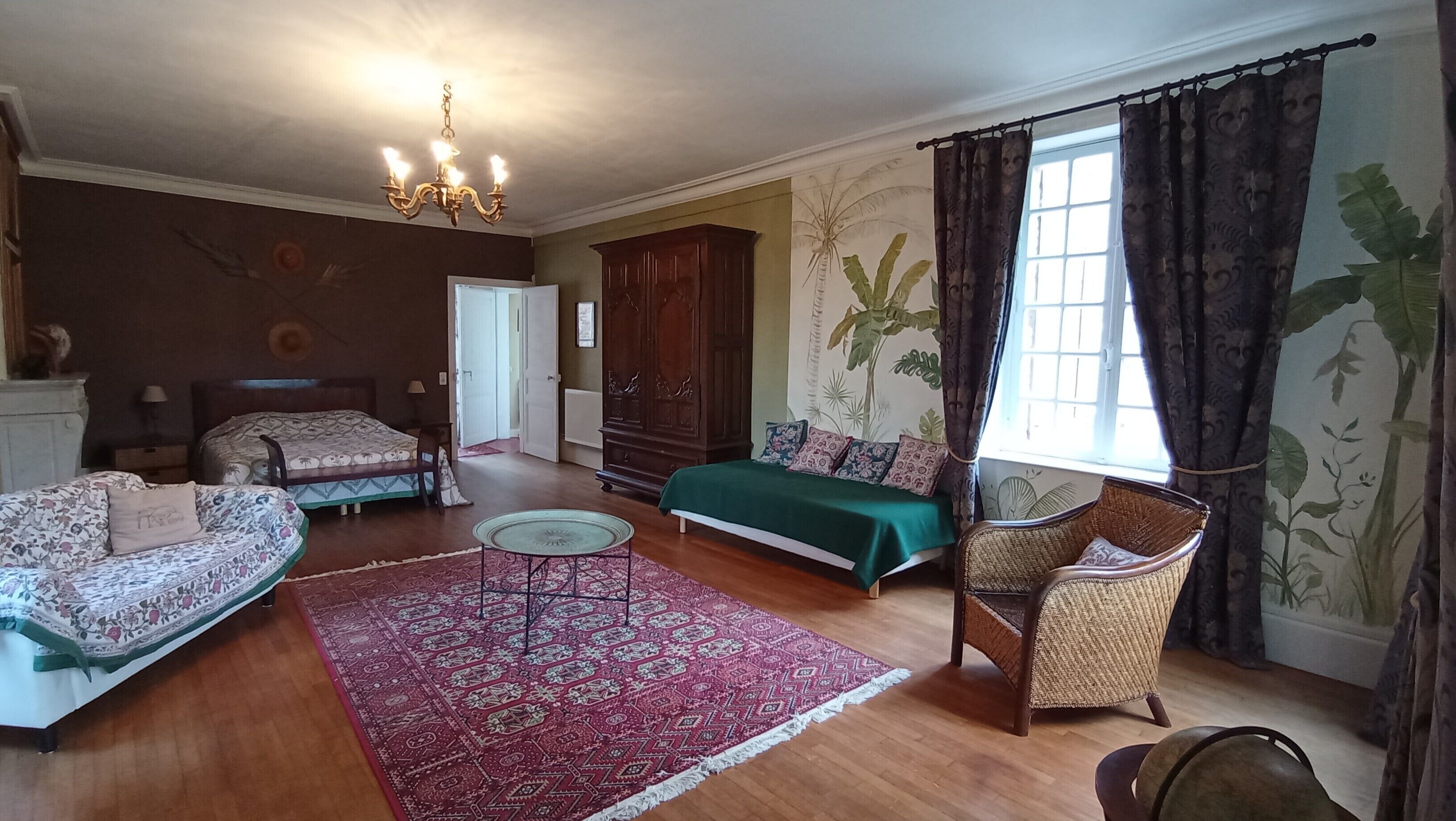 3 chambres, fer et planche à repasser, Wi-Fi, draps fournis