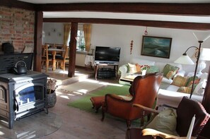 Fernseher, Kamin, DVD-Player, Stereoanlage