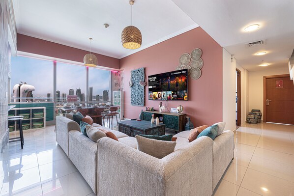 Téléviseur connecté, jeux vidéo, table de ping-pong, écran d’ordinateur