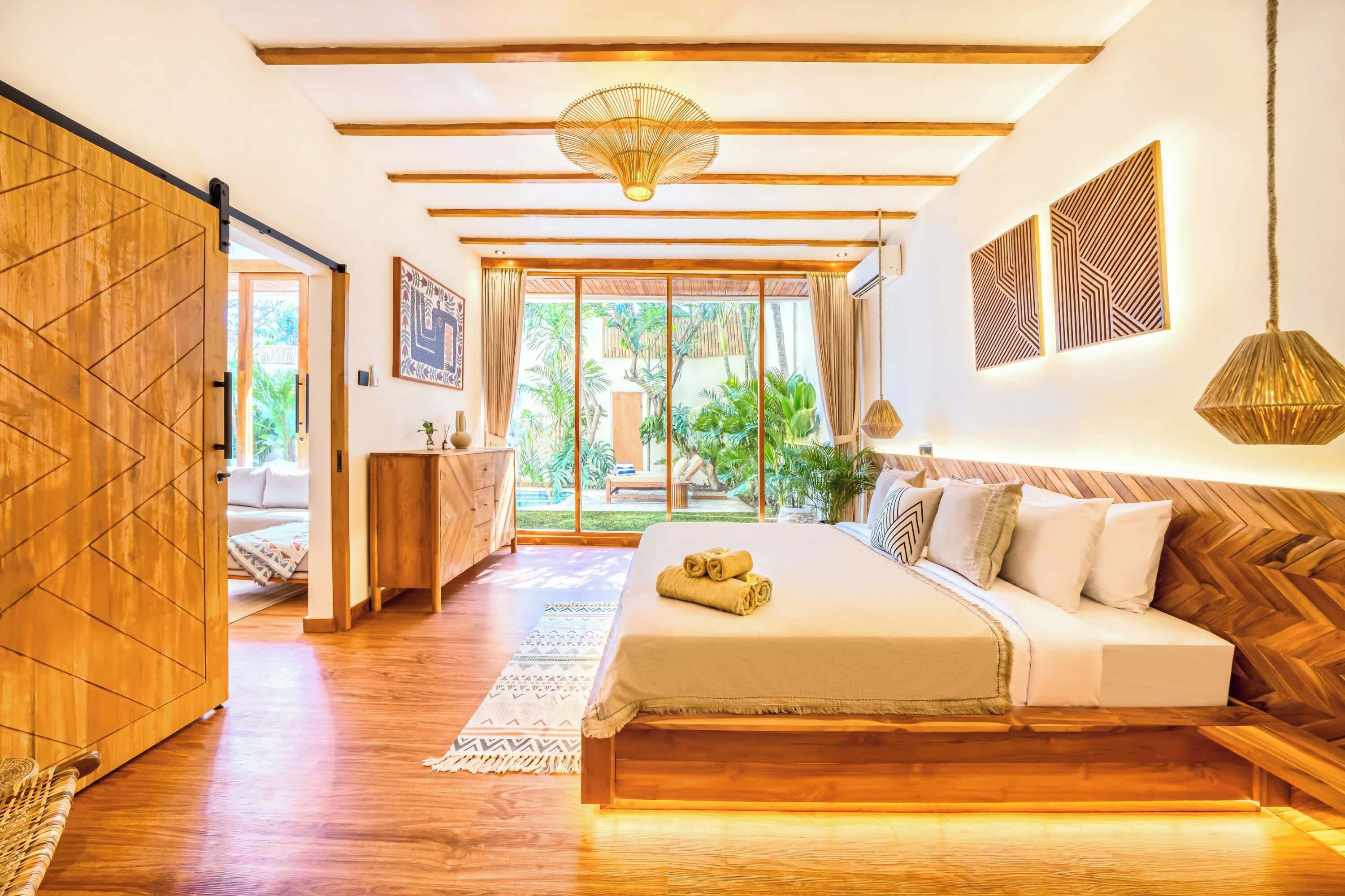 6 slaapkamers, een bureau, een strijkplank/strijkijzer, wifi