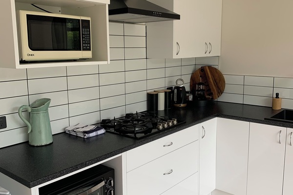 Microondas, horno, placa de cocina