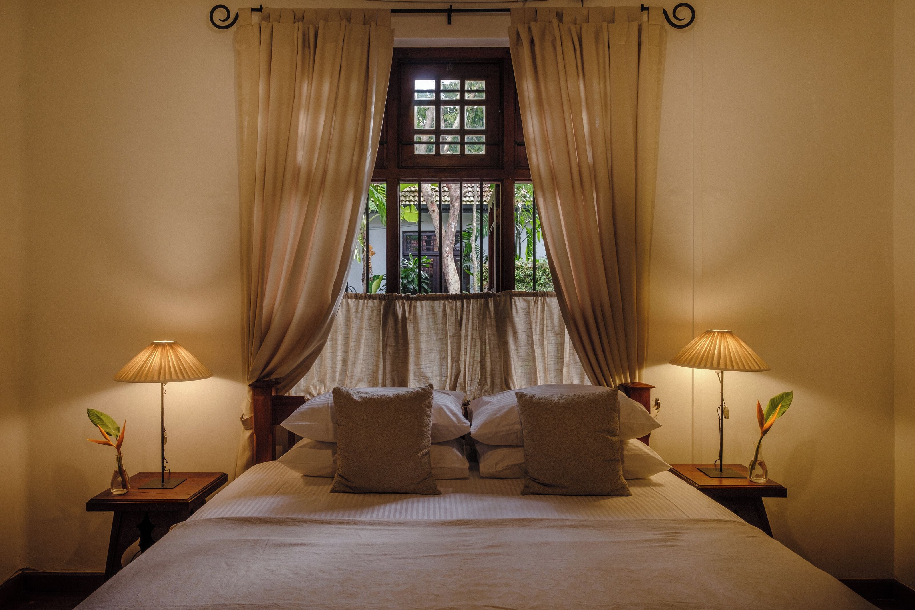 ห้องดีลักซ์ดับเบิล | ตู้นิรภัยในห้องพัก, โต๊ะทำงาน, ผ้าม่านกันแสง, เตารีด/โต๊ะรีดผ้า