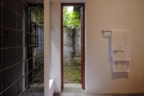 Deluxe Double Room | Bathroom