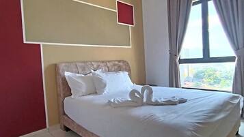 Espai de treball apte per a portàtils i planxa i posts de planxar