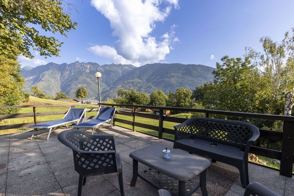 Nuage, Ciel, Propriété, Meubles, Plante, Montagne, Extérieur Banc, Arbre, Paysage Naturel, Ombre