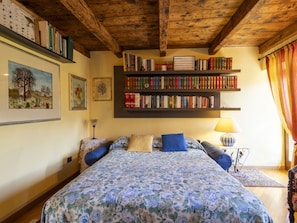 1 bedroom, travel cot, free WiFi