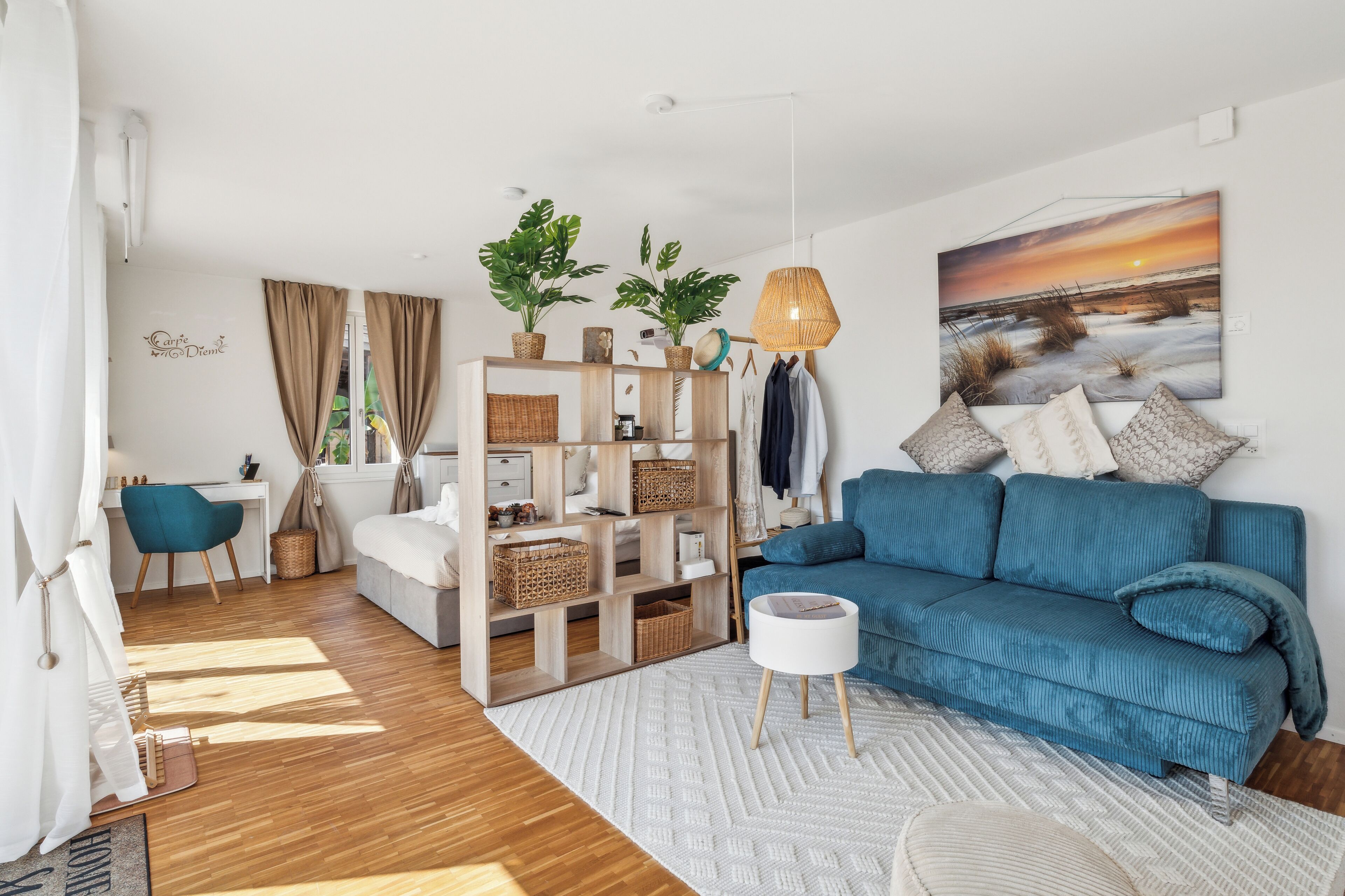 1 slaapkamer, een bureau, een strijkplank/strijkijzer, reisbedje